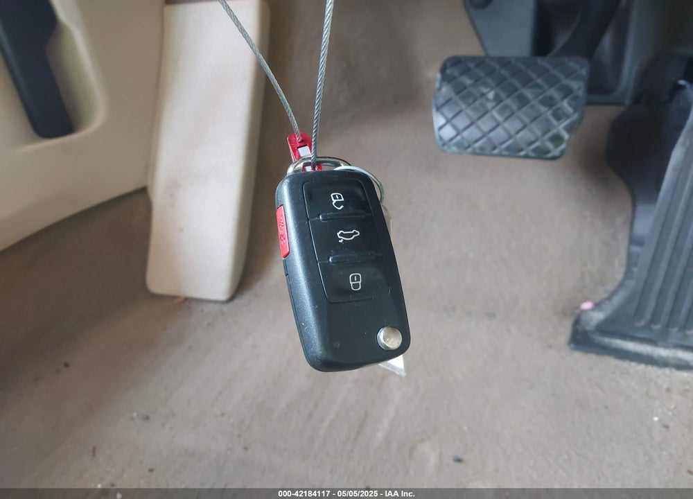 2012 VOLKSWAGEN EOS LUX VIN: WVWFW7AH2CV000515
