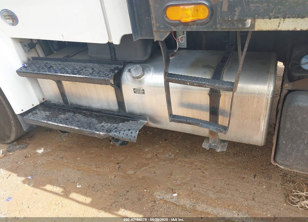 2017 FREIGHTLINER M2 106 VIN: 1FVHCYCY8HHJB2231