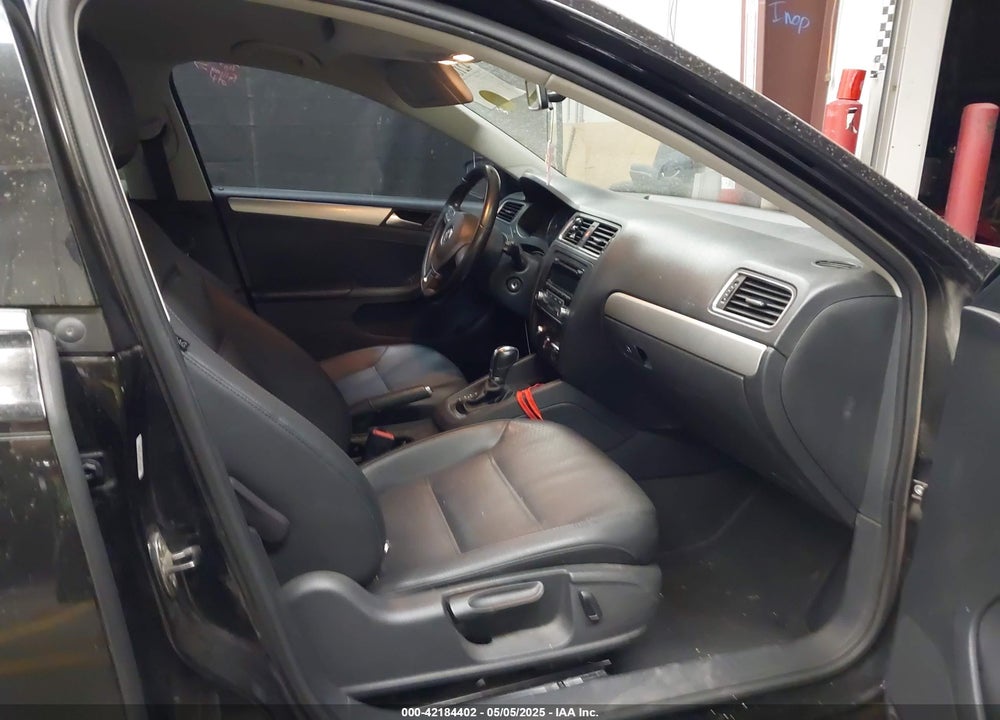 2013 VOLKSWAGEN JETTA 2.5L SE VIN: 3VWDX7AJ8DM258179