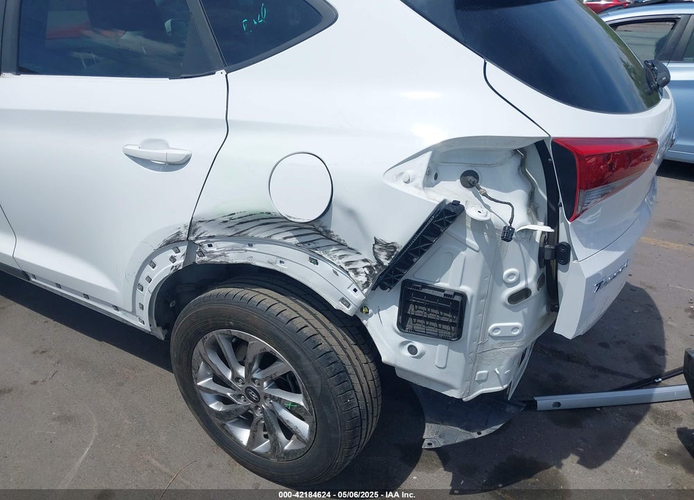 2018 HYUNDAI TUCSON VIN: KM8J33A48JU766322