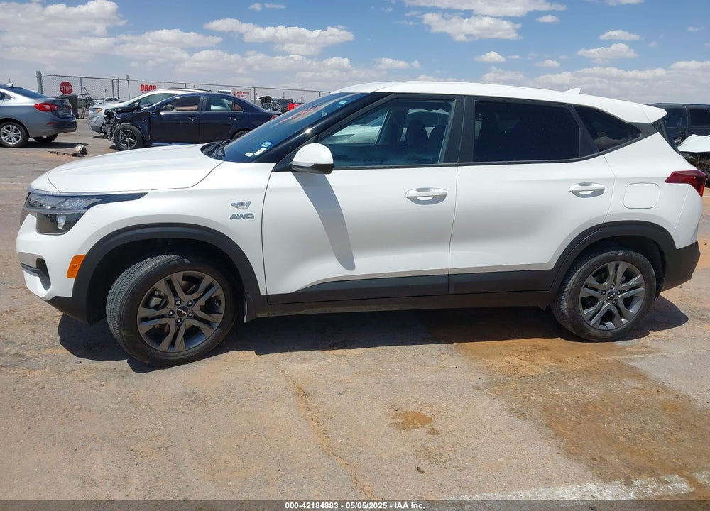 2023 KIA SELTOS LX VIN: KNDEPCAA7P7367893