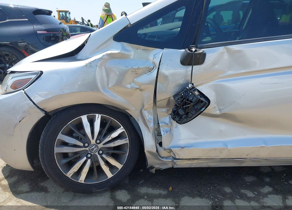 2015 HONDA FIT VIN: 3HGGK5G80FM742312