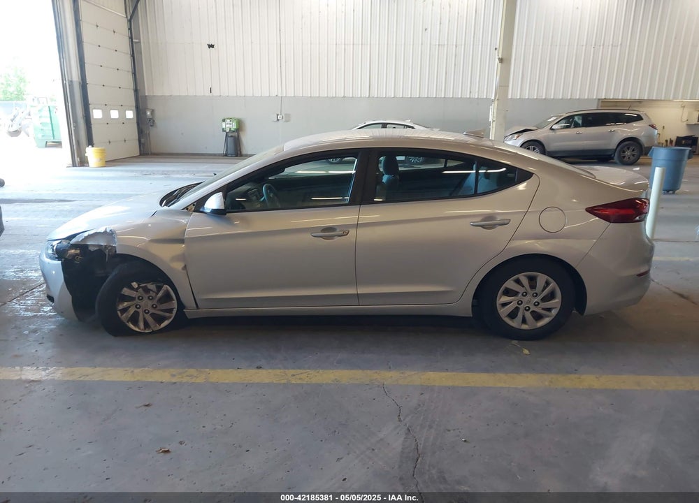 2017 HYUNDAI ELANTRA VIN: 5NPD74LF8HH186910