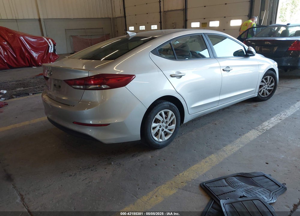 2017 HYUNDAI ELANTRA VIN: 5NPD74LF8HH186910