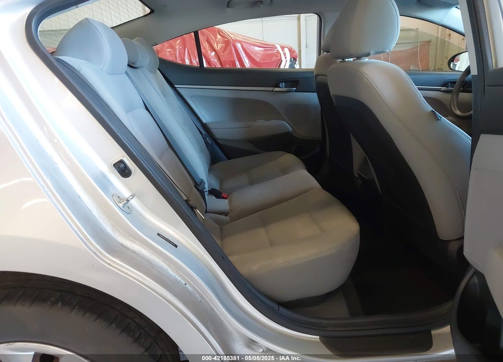 2017 HYUNDAI ELANTRA VIN: 5NPD74LF8HH186910