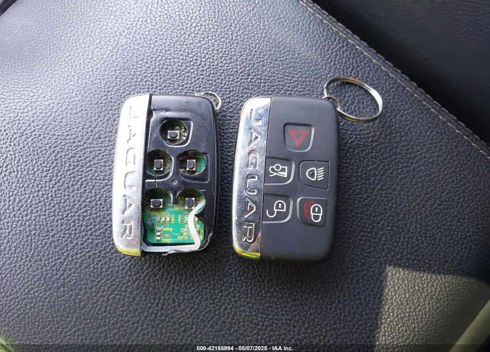 2016 JAGUAR XF VIN: SAJBF4BV3GCY00437