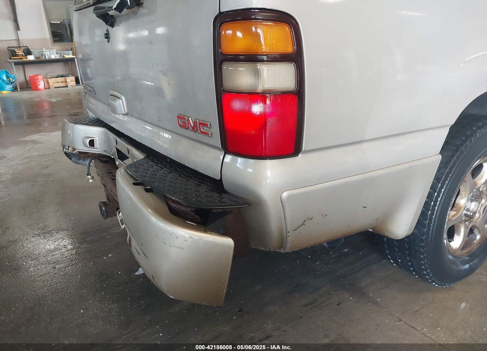 2005 GMC YUKON XL 1500 VIN: 1GKFK66U45J226159