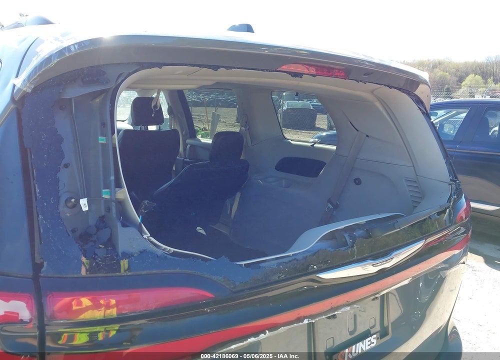 2022 CHRYSLER PACIFICA TOURING L VIN: 2C4RC1BG7NR152112