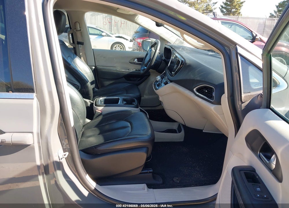 2022 CHRYSLER PACIFICA TOURING L VIN: 2C4RC1BG7NR152112