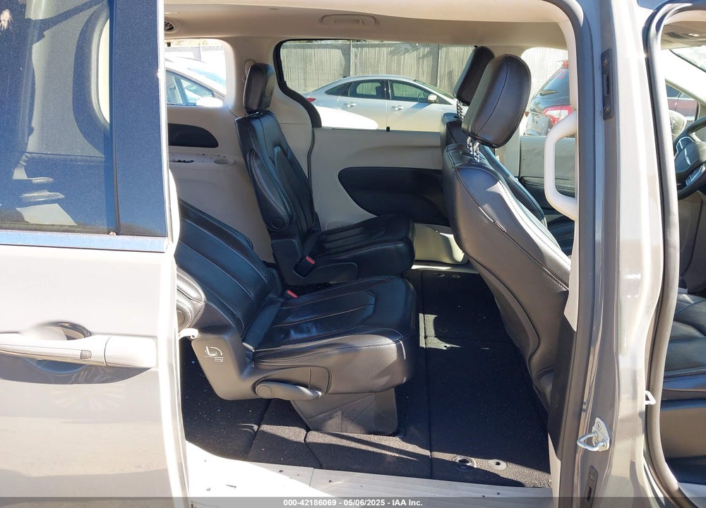 2022 CHRYSLER PACIFICA TOURING L VIN: 2C4RC1BG7NR152112