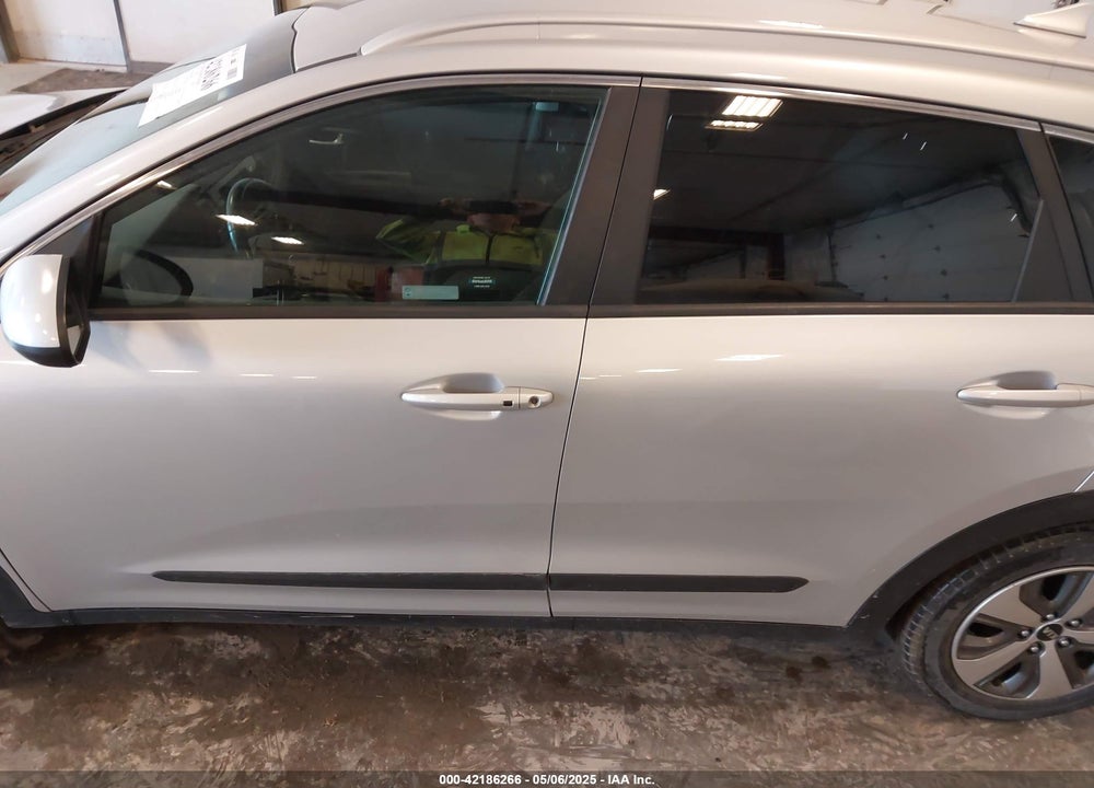 2019 KIA NIRO VIN: KNDCB3LC2K5240073