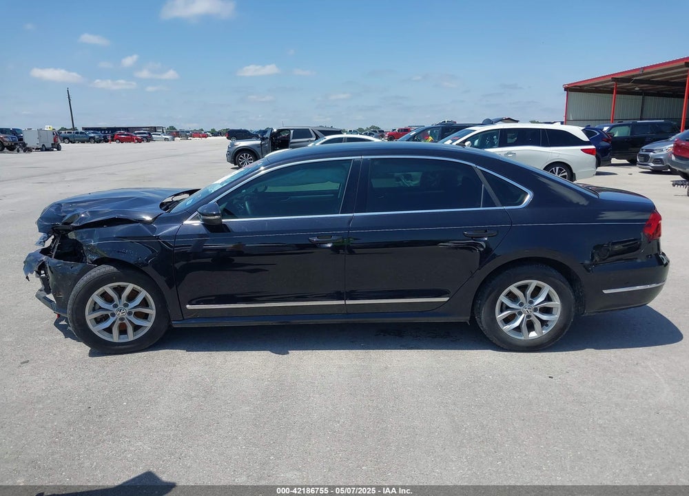 2017 VOLKSWAGEN PASSAT VIN: 1VWAT7A34HC062117