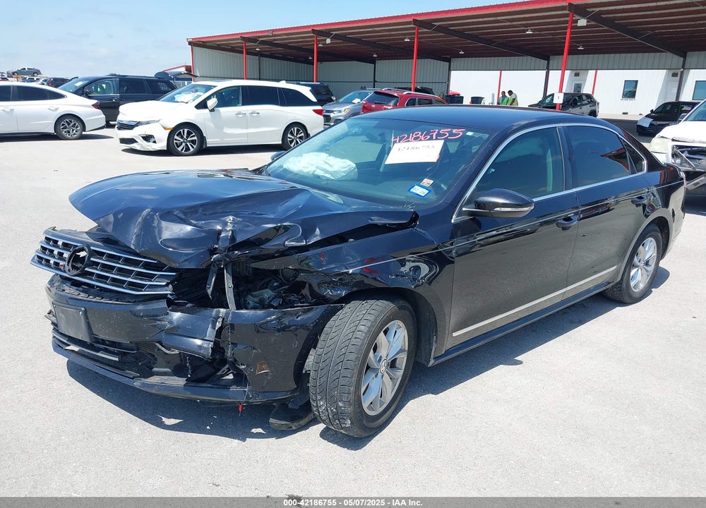 2017 VOLKSWAGEN PASSAT VIN: 1VWAT7A34HC062117