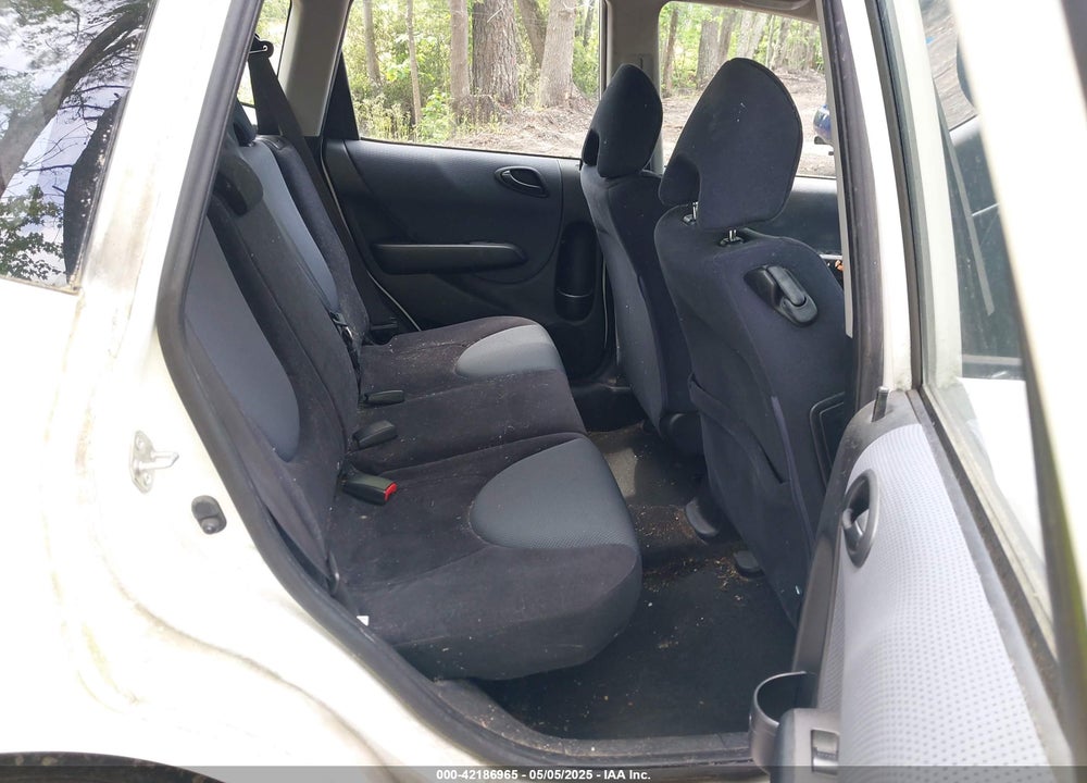 2007 HONDA FIT VIN: JHMGD38687S052082