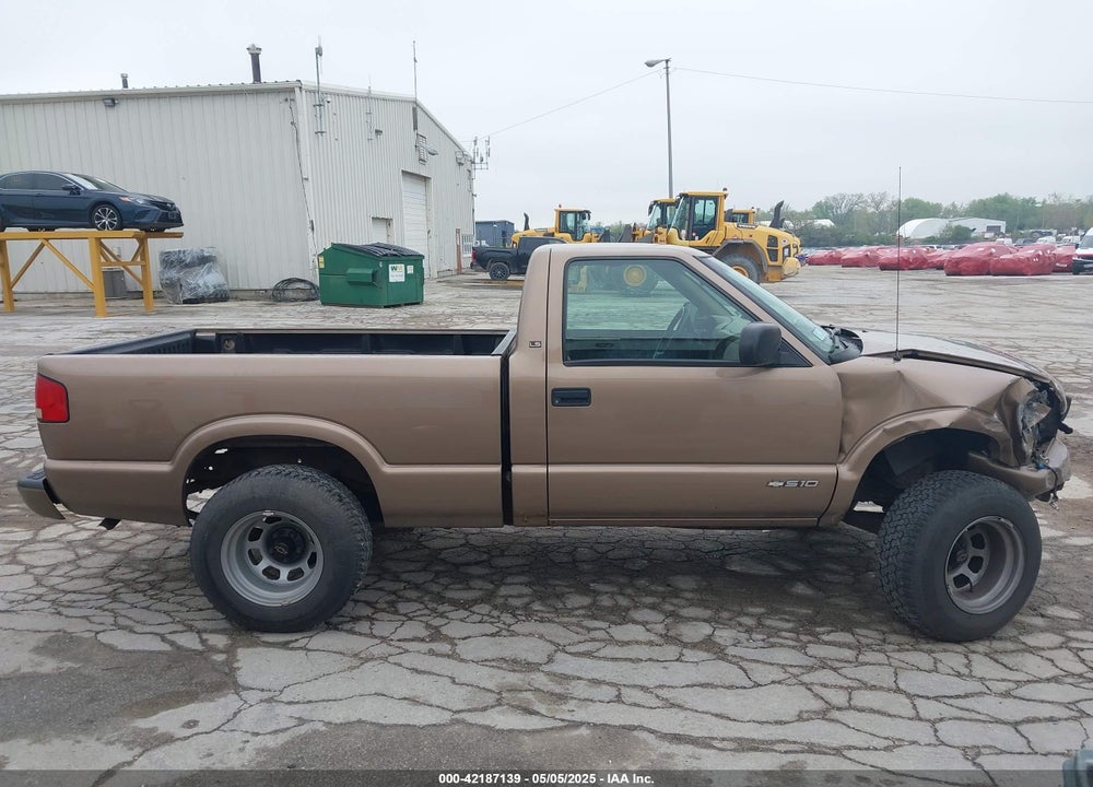 2002 CHEVROLET S-10 LS VIN: 1GCCS145428125803