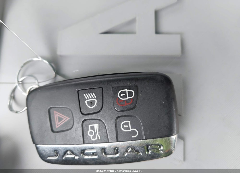 2017 JAGUAR XF VIN: SAJBK4BV4HCY27207