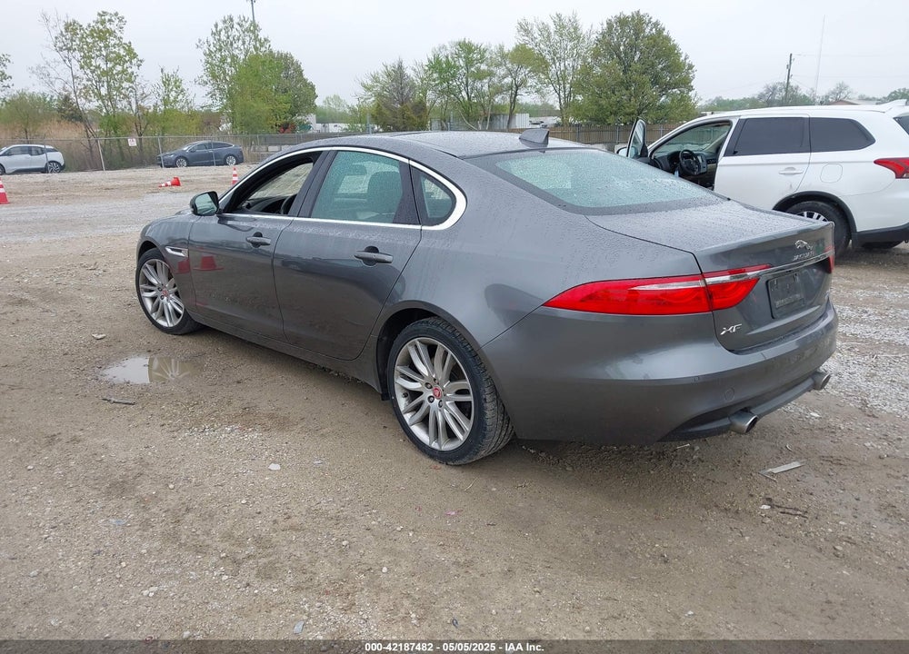 2017 JAGUAR XF VIN: SAJBK4BV4HCY27207