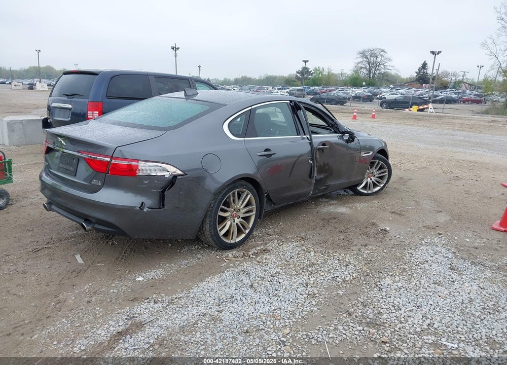 2017 JAGUAR XF VIN: SAJBK4BV4HCY27207