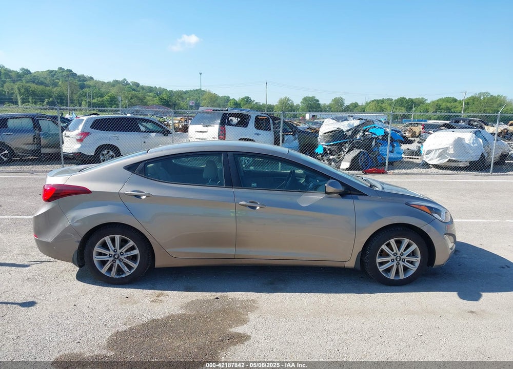 2016 HYUNDAI ELANTRA VIN: 5NPDH4AE3GH785218