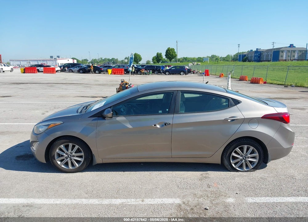 2016 HYUNDAI ELANTRA VIN: 5NPDH4AE3GH785218