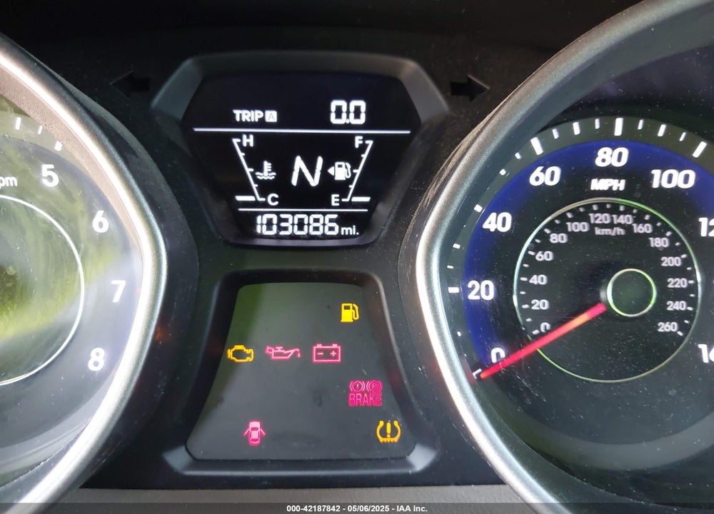 2016 HYUNDAI ELANTRA VIN: 5NPDH4AE3GH785218