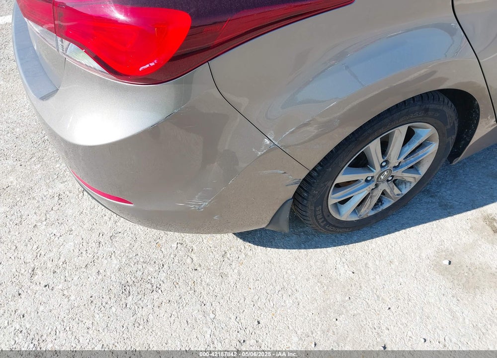 2016 HYUNDAI ELANTRA VIN: 5NPDH4AE3GH785218