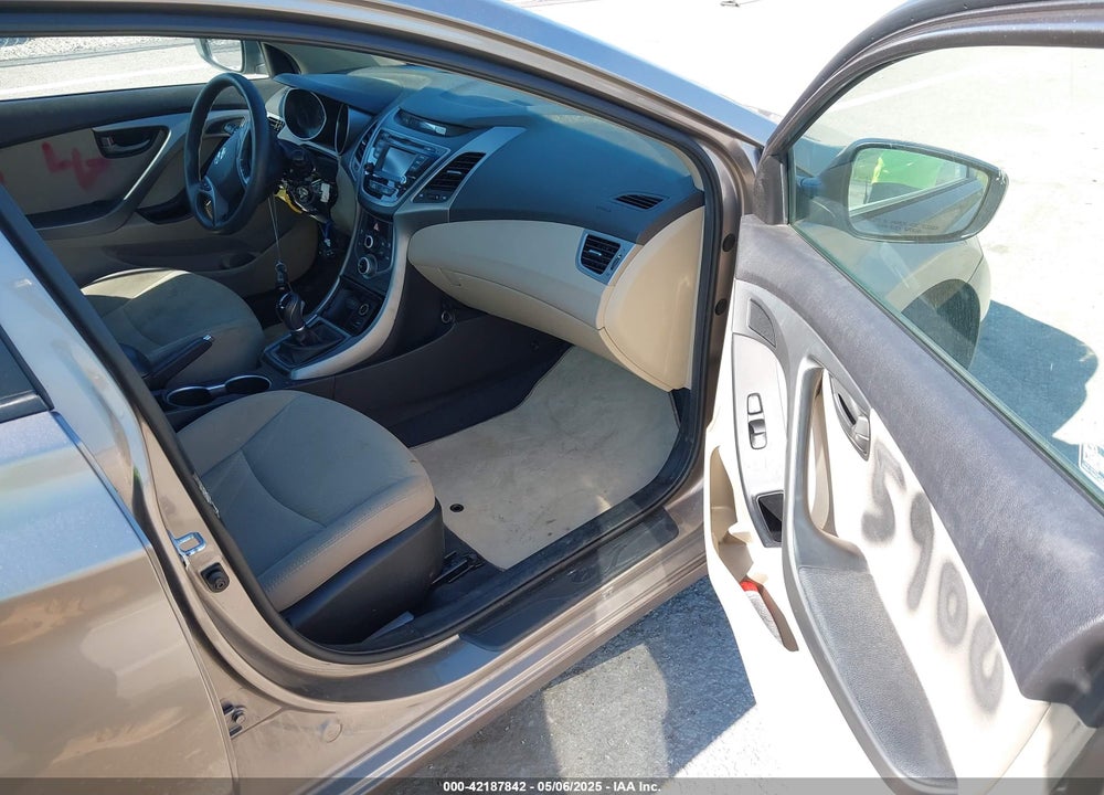 2016 HYUNDAI ELANTRA VIN: 5NPDH4AE3GH785218