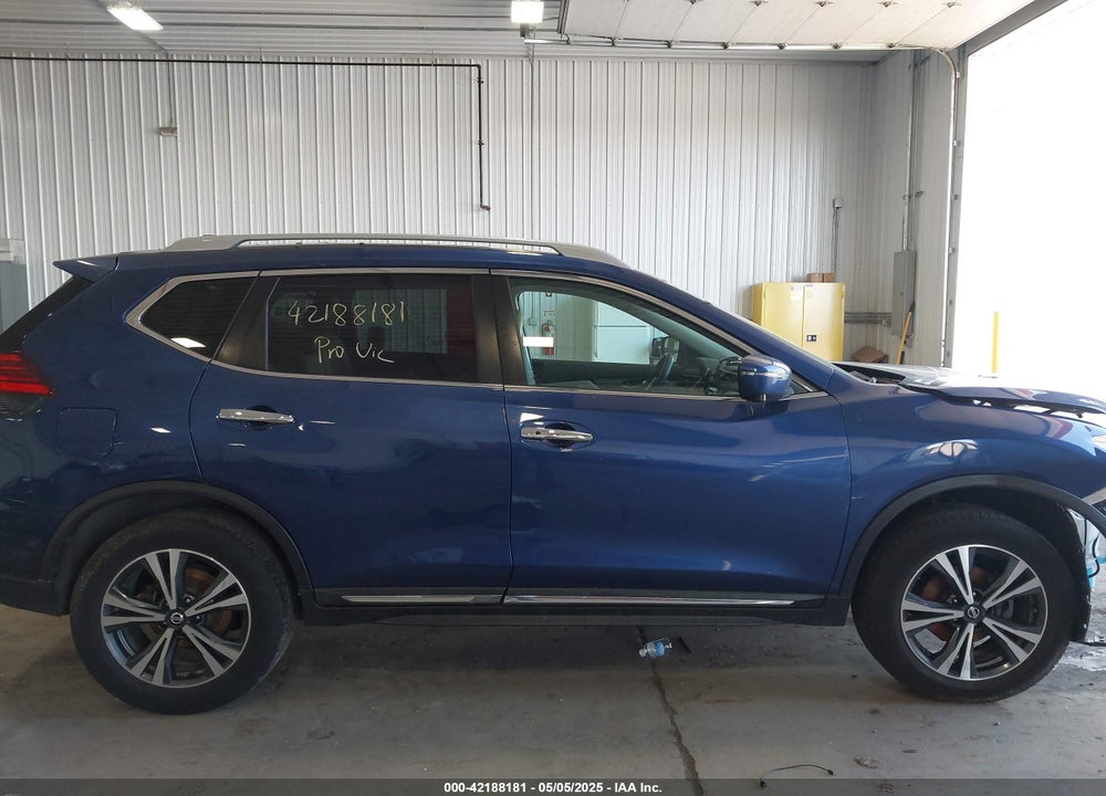 2017 NISSAN ROGUE VIN: 5N1AT2MV8HC821933