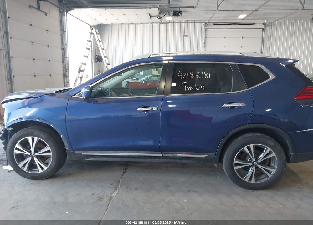 2017 NISSAN ROGUE VIN: 5N1AT2MV8HC821933