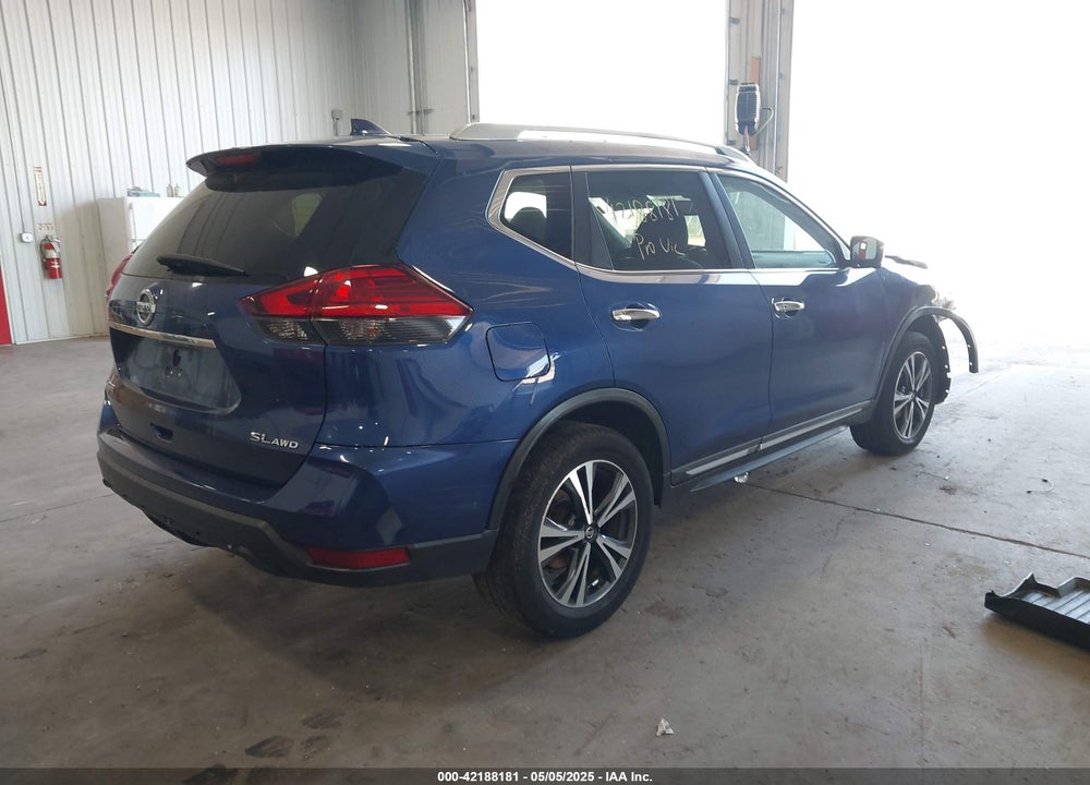 2017 NISSAN ROGUE VIN: 5N1AT2MV8HC821933