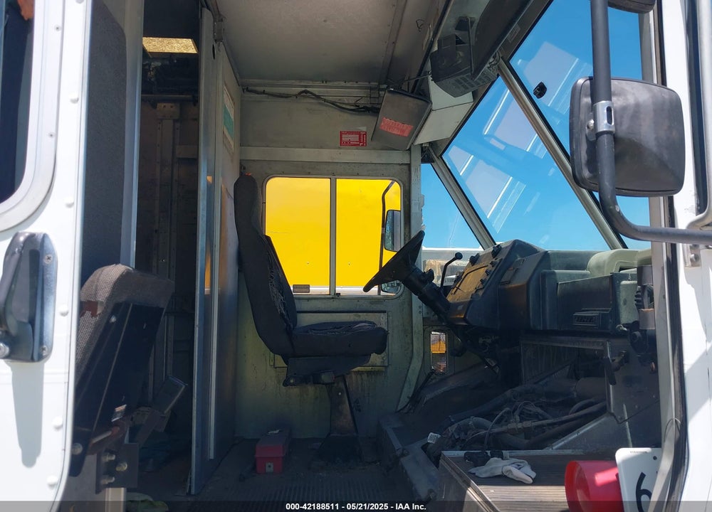 2004 WORKHORSE CUSTOM CHASSIS FORWARD CONTROL CHASSIS P4500 VIN: 5B4KP42R643382777