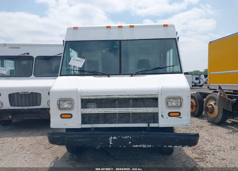 2004 WORKHORSE CUSTOM CHASSIS FORWARD CONTROL CHASSIS P4500 VIN: 5B4KP42R643382777
