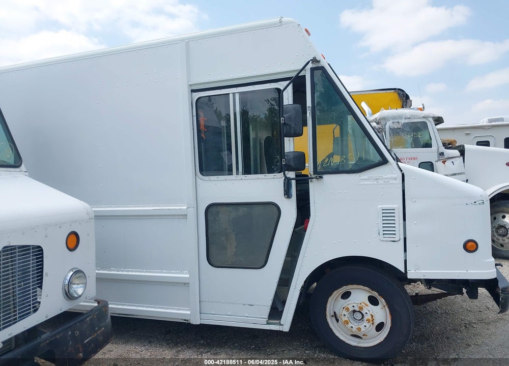 2004 WORKHORSE CUSTOM CHASSIS FORWARD CONTROL CHASSIS P4500 VIN: 5B4KP42R643382777