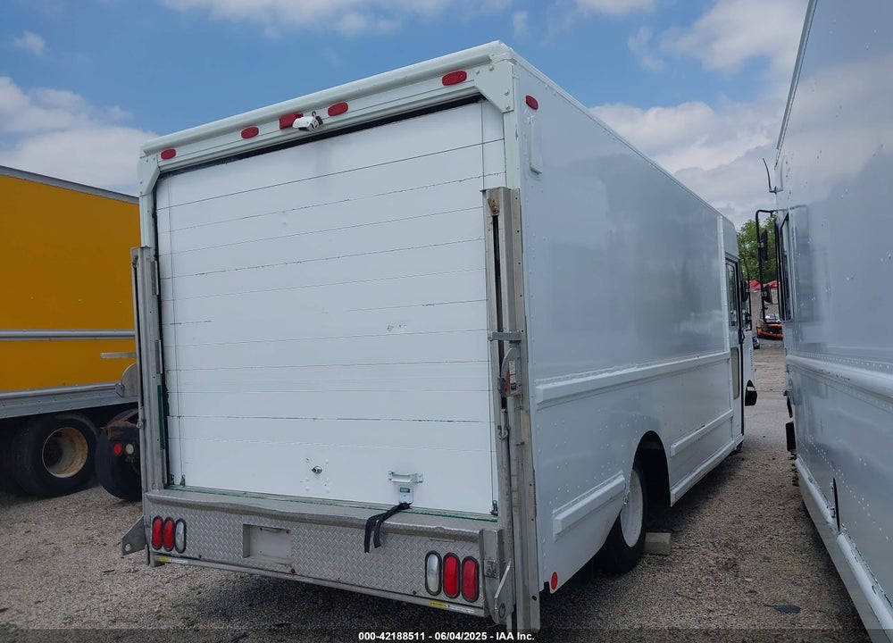 2004 WORKHORSE CUSTOM CHASSIS FORWARD CONTROL CHASSIS P4500 VIN: 5B4KP42R643382777