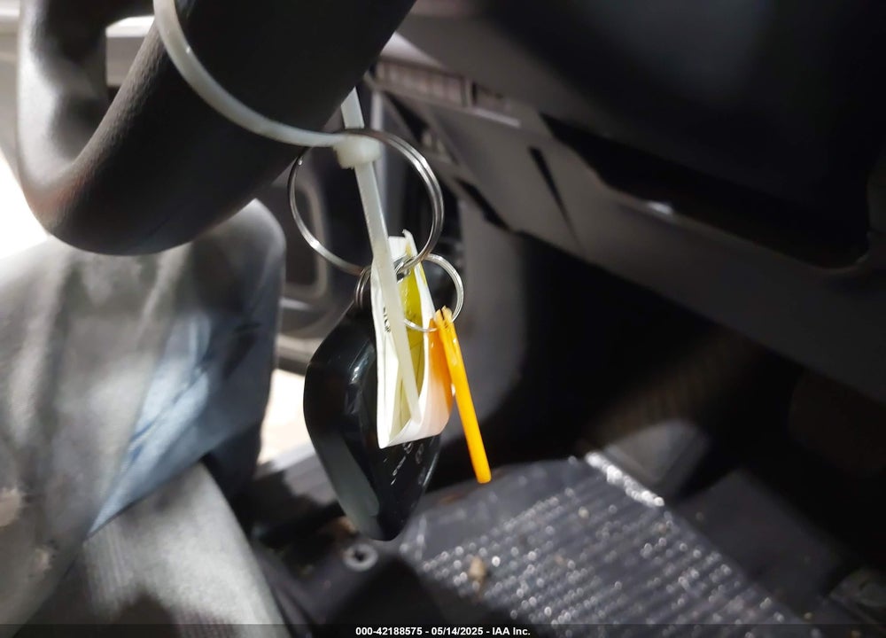 2024 TOYOTA SIENNA LE VIN: 5TDKRKEC6RS216152