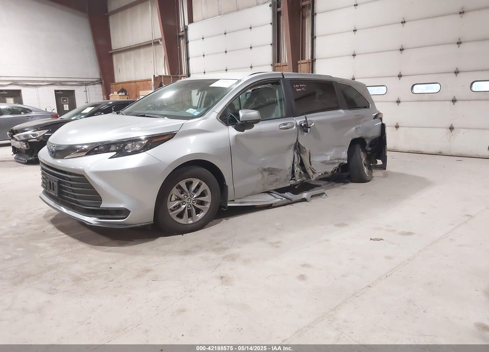 2024 TOYOTA SIENNA LE VIN: 5TDKRKEC6RS216152