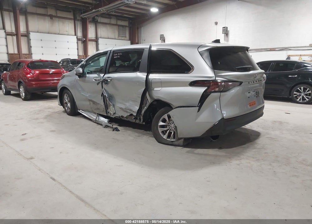 2024 TOYOTA SIENNA LE VIN: 5TDKRKEC6RS216152