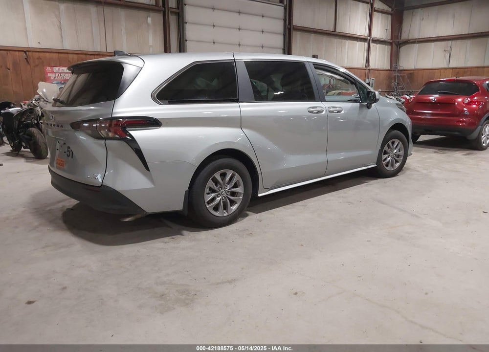 2024 TOYOTA SIENNA LE VIN: 5TDKRKEC6RS216152