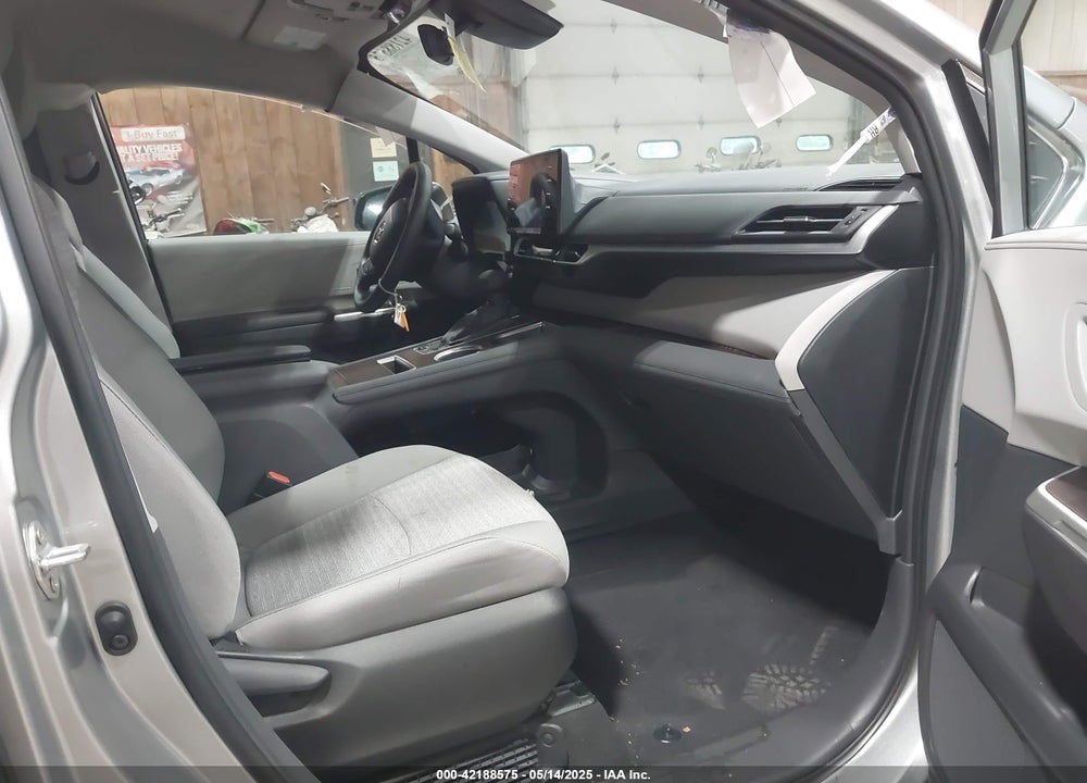 2024 TOYOTA SIENNA LE VIN: 5TDKRKEC6RS216152