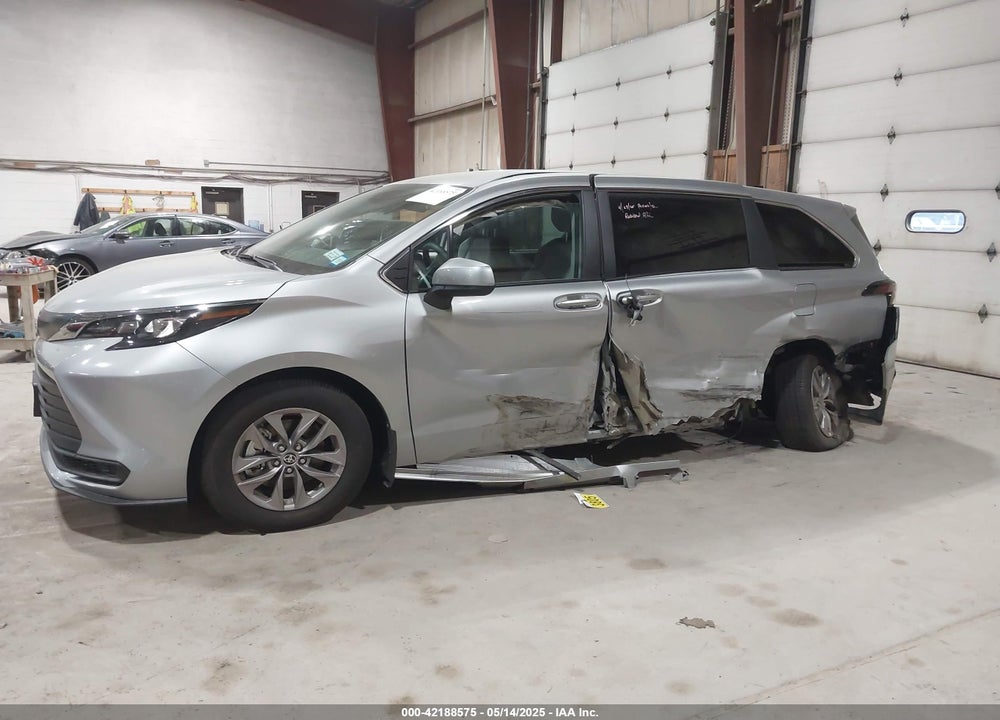 2024 TOYOTA SIENNA LE VIN: 5TDKRKEC6RS216152