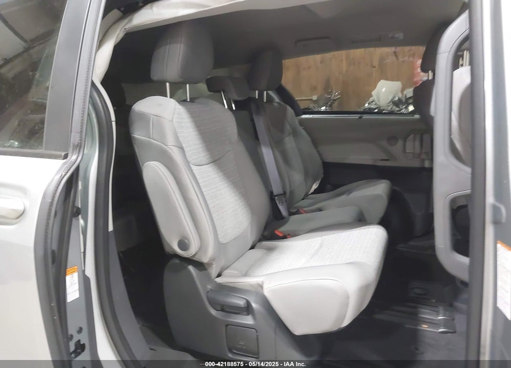 2024 TOYOTA SIENNA LE VIN: 5TDKRKEC6RS216152