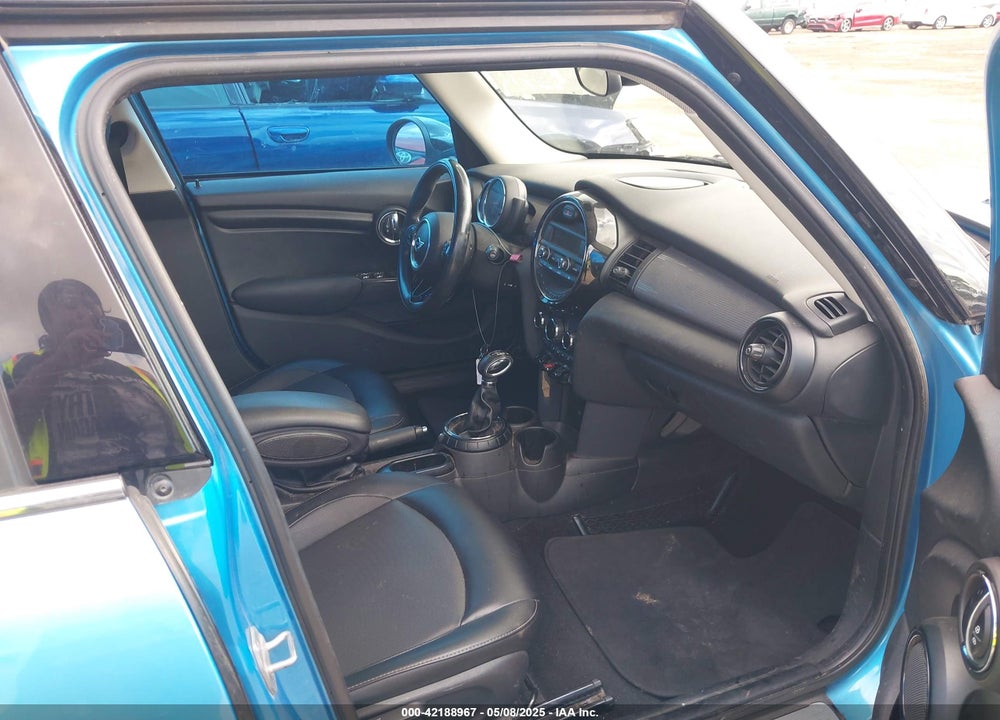 2016 MINI HARDTOP VIN: WMWXU1C54G2D12983