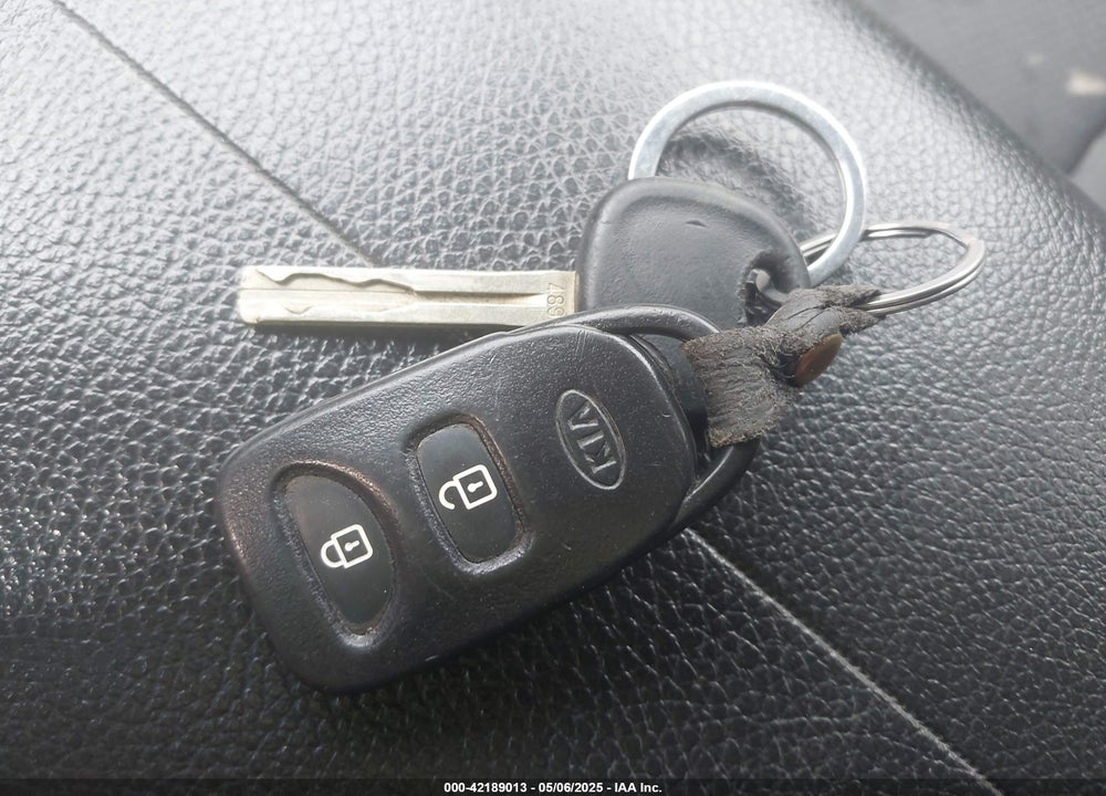 2012 KIA SORENTO LX VIN: 5XYKT3A63CG192906