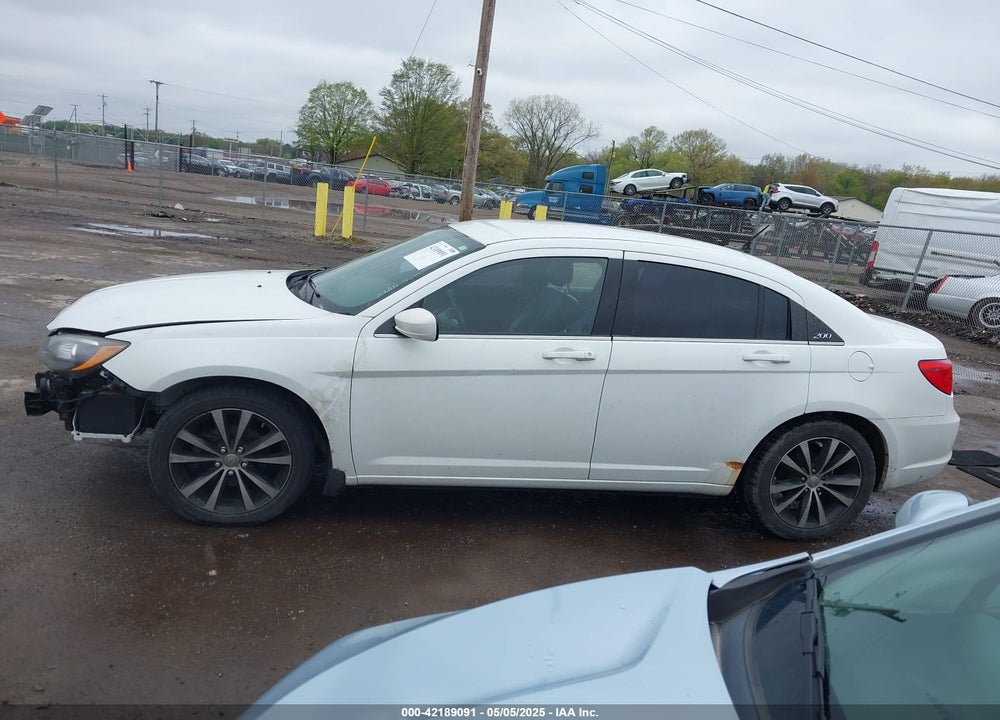 2013 CHRYSLER 200 LIMITED VIN: 1C3CCBCG8DN622741
