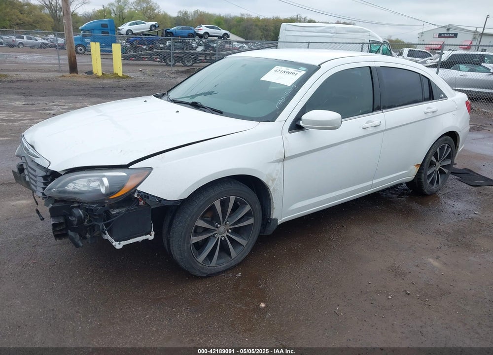 2013 CHRYSLER 200 LIMITED VIN: 1C3CCBCG8DN622741