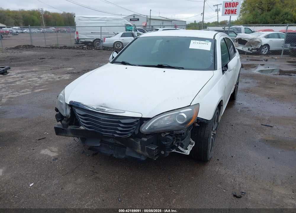 2013 CHRYSLER 200 LIMITED VIN: 1C3CCBCG8DN622741