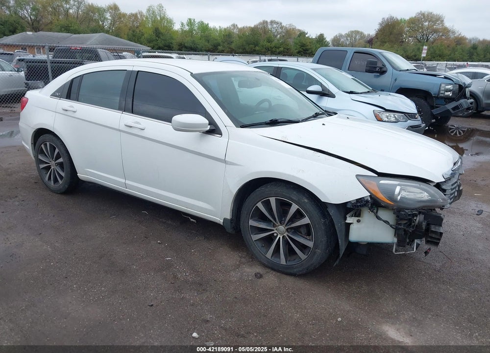 2013 CHRYSLER 200 LIMITED VIN: 1C3CCBCG8DN622741