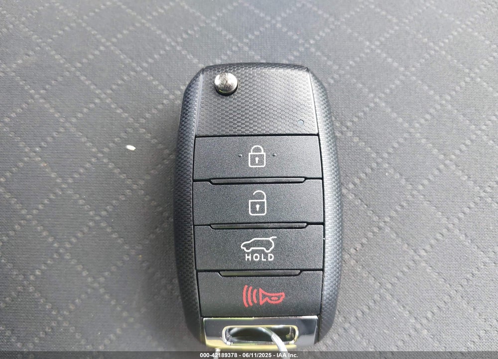 2017 KIA SORENTO VIN: 5XYPGDA51HG330957