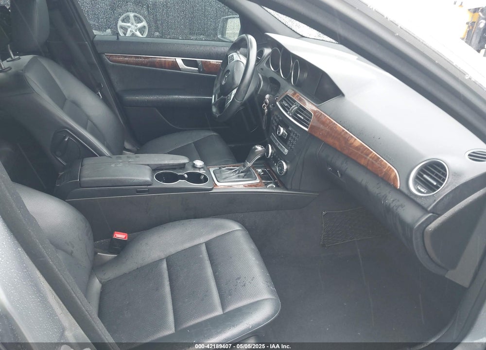2014 MERCEDES-BENZ C-CLASS C 250 SPORT/LUXURY VIN: WDDGF4HBXEG253583