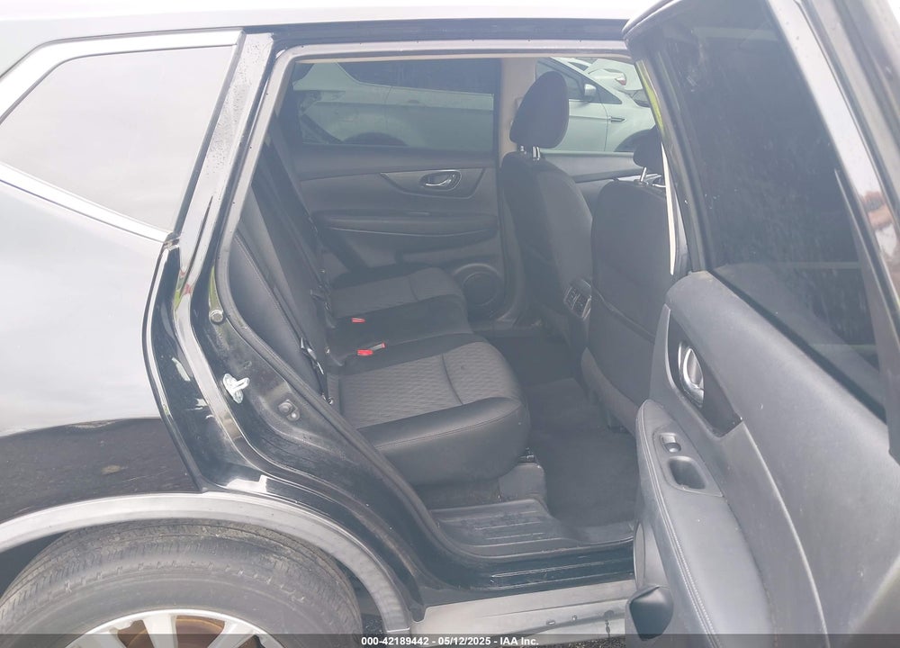 2018 NISSAN ROGUE SV VIN: KNMAT2MT9JP514420